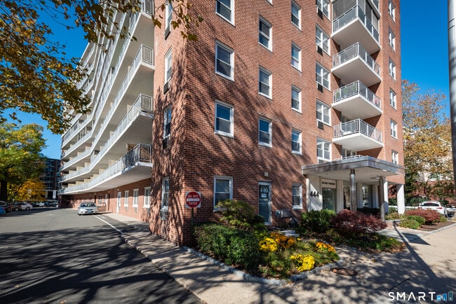 Building Photo - 444 Bedford St