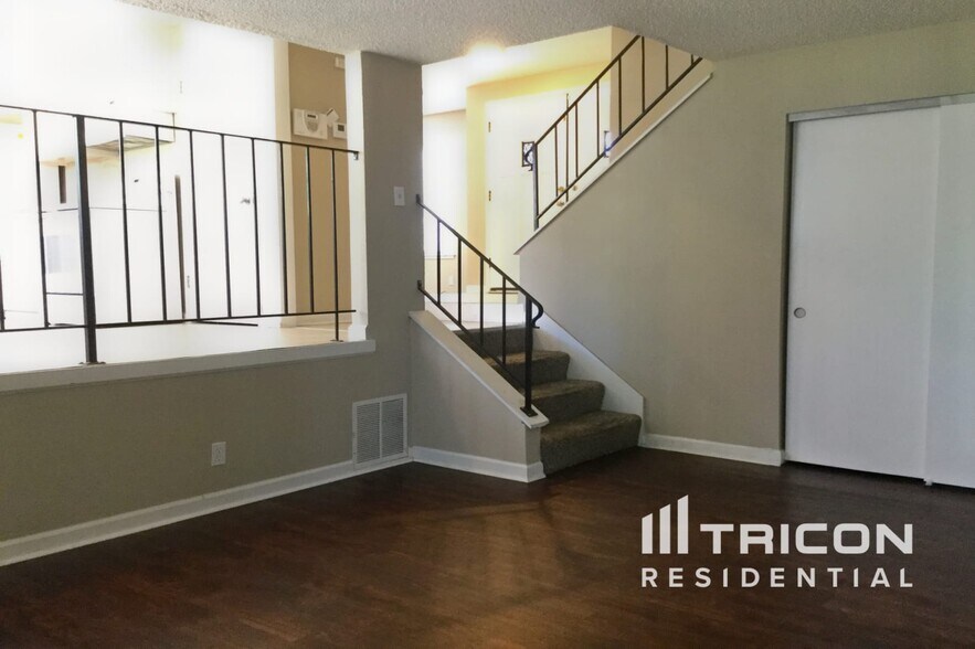 Building Photo - 387 Arlington Cir