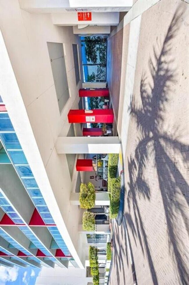 Building Photo - 2600 E Hallandale Beach Blvd