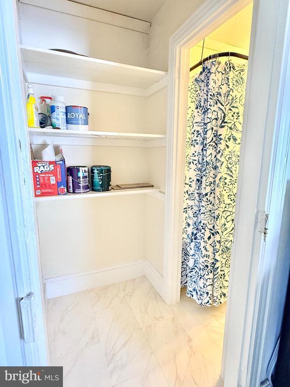 Building Photo - 327 Main St