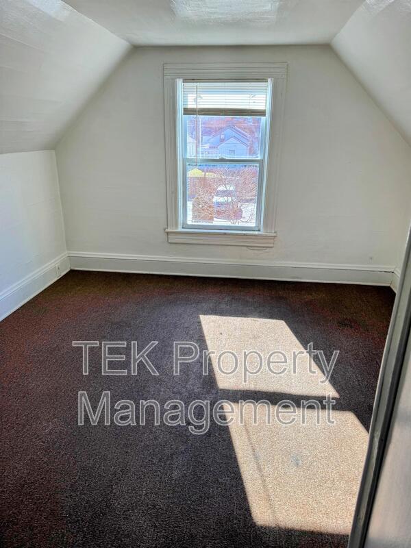 Building Photo - 34 Radio St