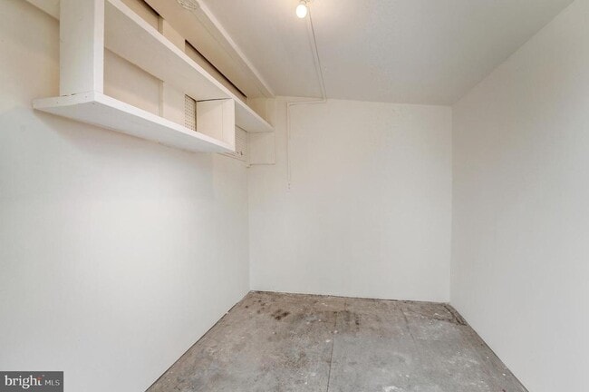 Building Photo - 611 Tebbston Dr