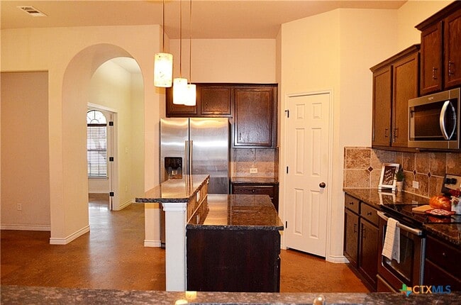 Building Photo - 5900 Boxelder Trail