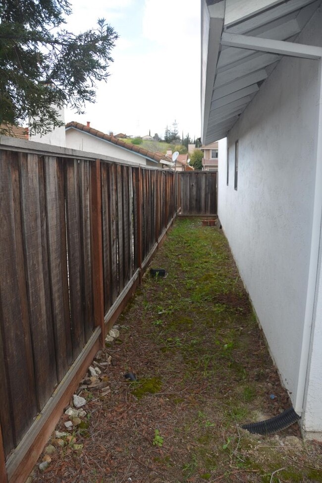 Building Photo - Hillcrest area 2 bedroom, 2 bath with 2 ca...