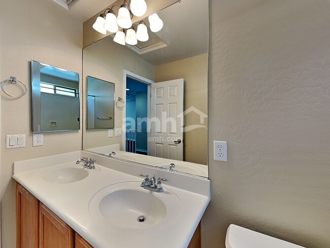 Building Photo - 9318 N 186th Ln