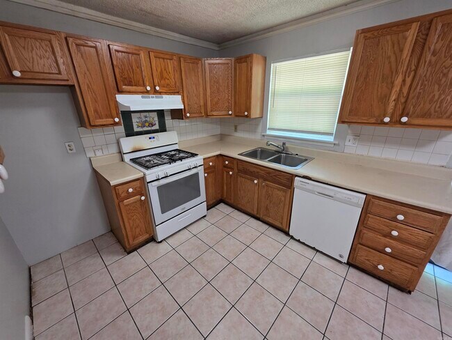 Building Photo - 3805 Mellene Dr