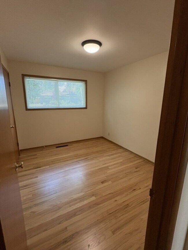 Building Photo - |NEW| ~ Charming Cedar Hills Ranch – Great Location! ~ Accepting Applications April 26 @ 5AM!