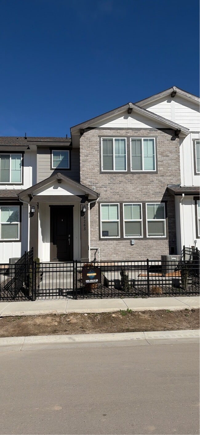 Building Photo - 4248 W Perspective St