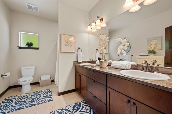 Building Photo - 3 Bedroom, 1.75 Bathroom Home in The Village at Lake Chelan