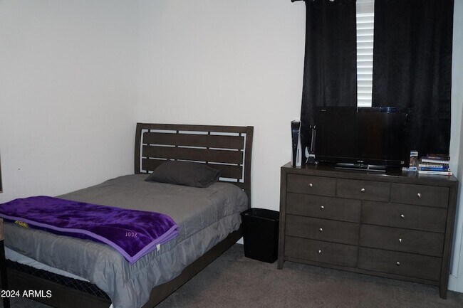 Building Photo - 10864 W Marshall Ave