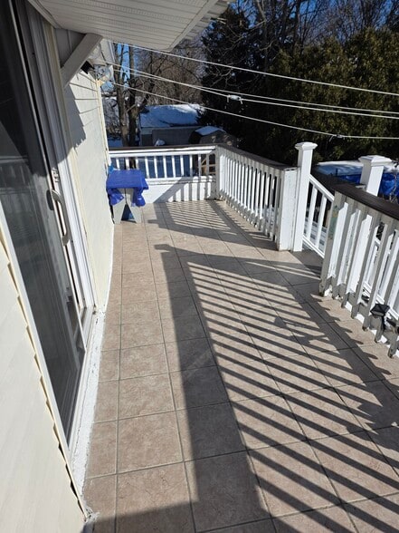 Back Upper Deck - 1104 Tacoma St