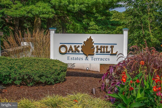 Building Photo - 1750 Oakwood Terrace