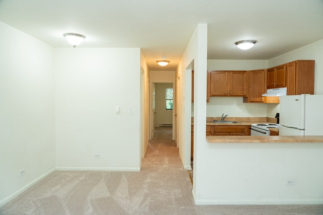 Building Photo - Lynnhaven Apartments