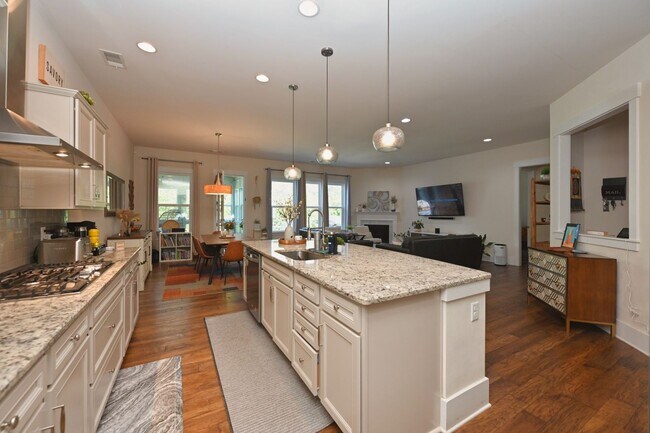 Building Photo - **EXECUTIVE HOME IN WILLIAMSON COUNTY WITH RARE WALK-OUT BASEMENT AND TONS OF STORAGE**