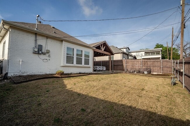 Building Photo - 3700 Linden Ave