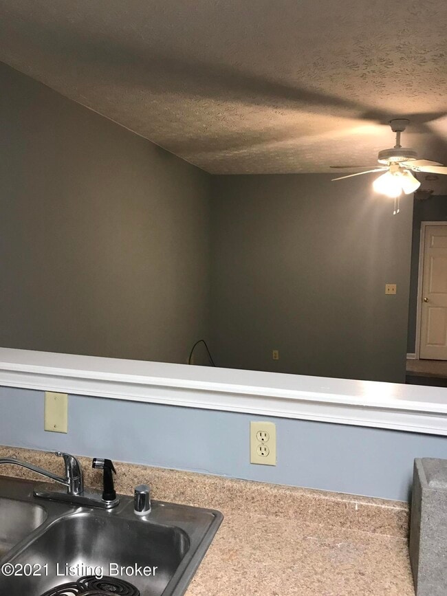 Building Photo - 1612 W Market St