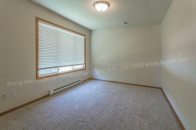 Building Photo - Fantastic 3 Bedroom, 2 bath Condo in SE Fo...