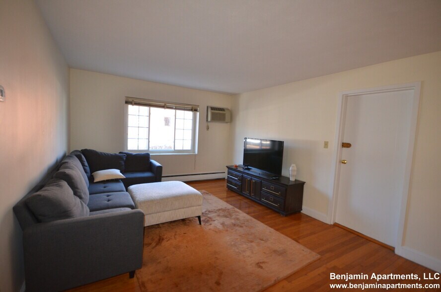 Building Photo - 3 Brattle Dr