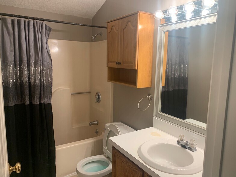 Building Photo - 61 Trotters Way