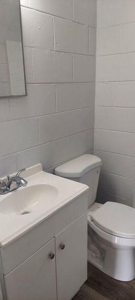 Building Photo - 2070 Avocado Ave