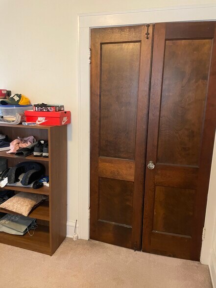 Bed Room Closet - 2102 E Beverly Rd