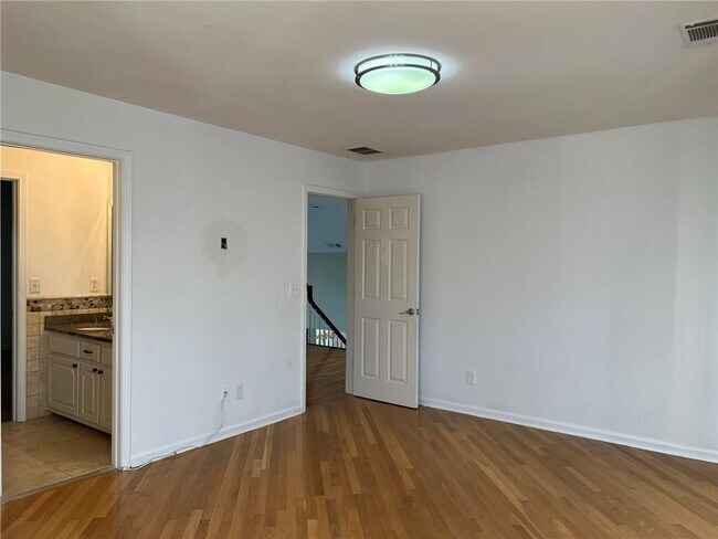 Building Photo - 4510 Chattahoochee Plantation Dr SE