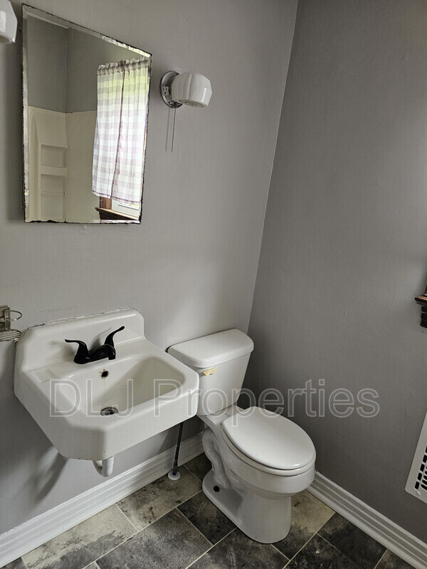 Building Photo - 816 Andrew Johnson Hwy