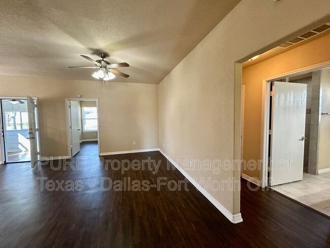 Building Photo - 208 W Franklin Ave