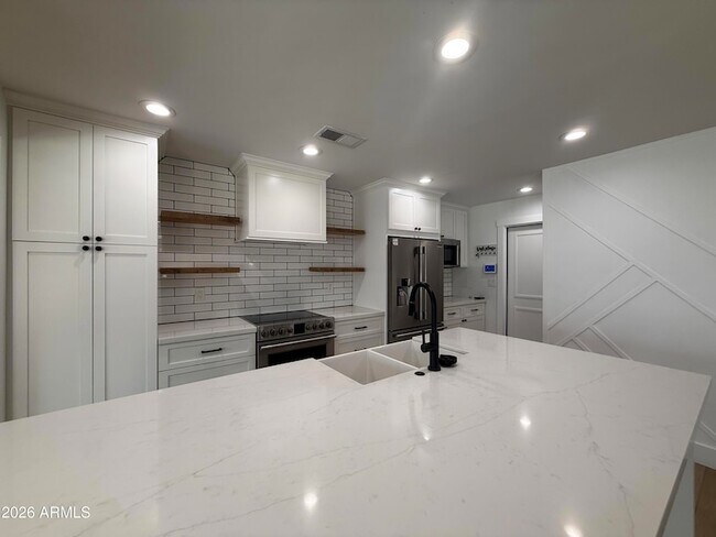 Building Photo - 1363 W Los Lagos Vista