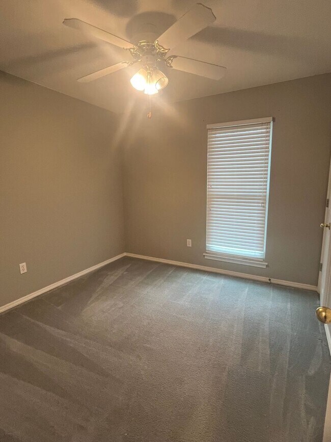 Building Photo - 13900 Ridgecrest Dr