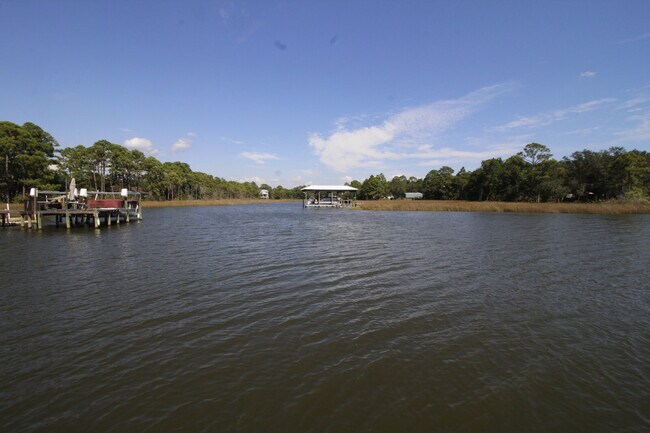 Building Photo - 2-Bedroom Waterfront Townhouse with Commun...