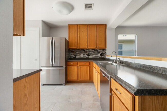 Building Photo - Updated 4/BR 2/BA Home Minutes from Downtown!