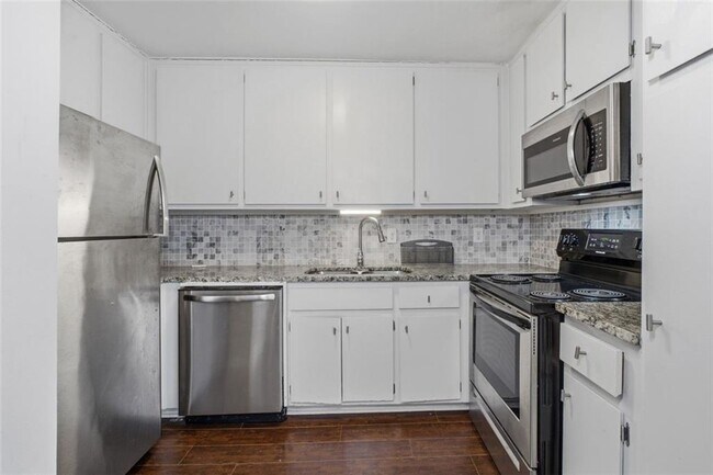 Building Photo - 4266 Roswell Rd NE