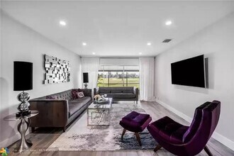 Building Photo - 9922 NW 65th Ct