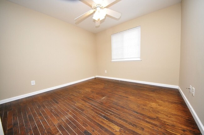 Building Photo - Freshly updated 3 Bedroom Home with a Full...
