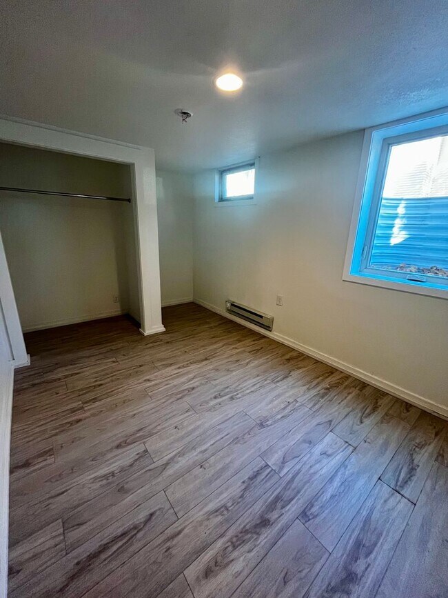 Building Photo - 607 W Babcock St