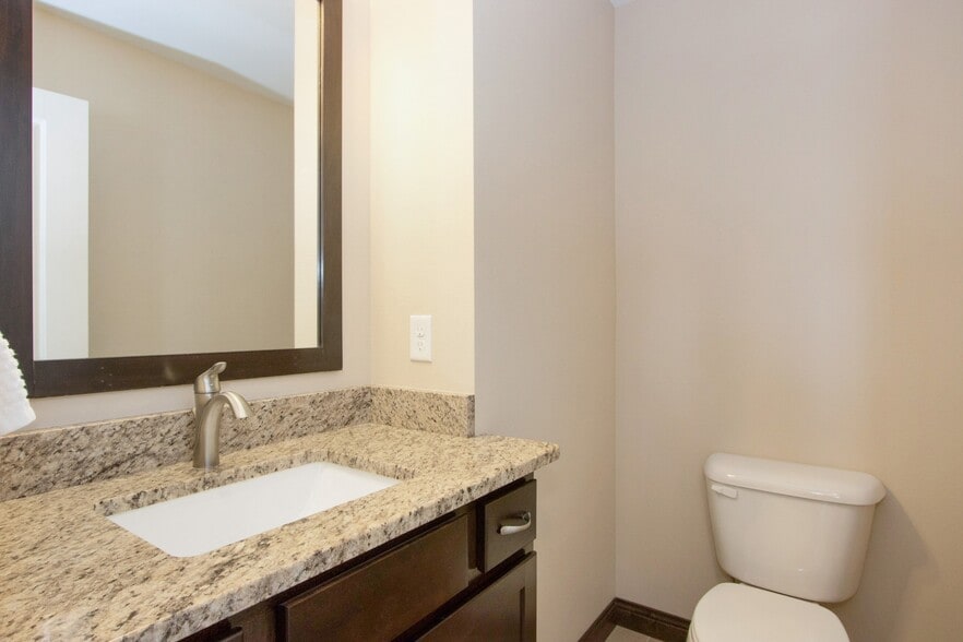 Building Photo - 320 Clark Dr