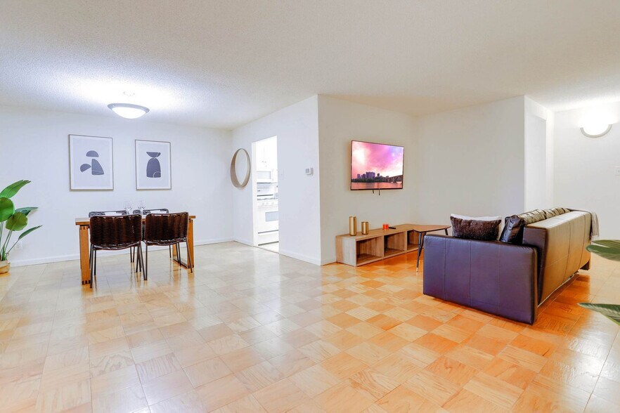 Building Photo - 320 23rd St S