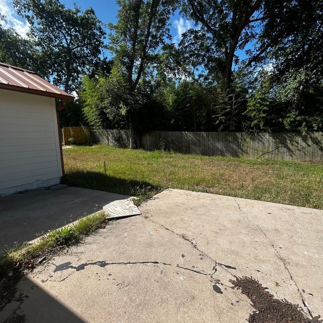 Building Photo - 1005 W MLK #A