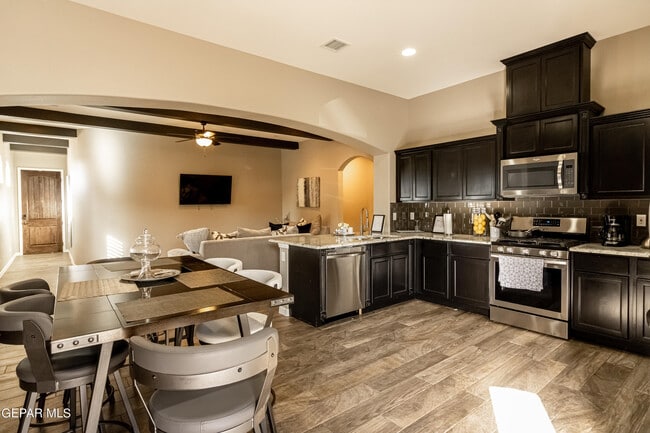 Building Photo - 13438 Everingham St