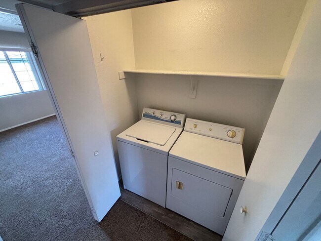 Building Photo - Beautiful 2BED/2BATH Condo near The Lakes