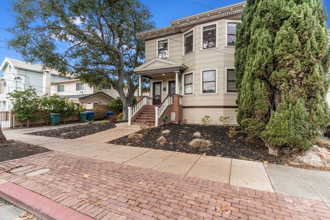 Building Photo - PARK AVE 1143-1149