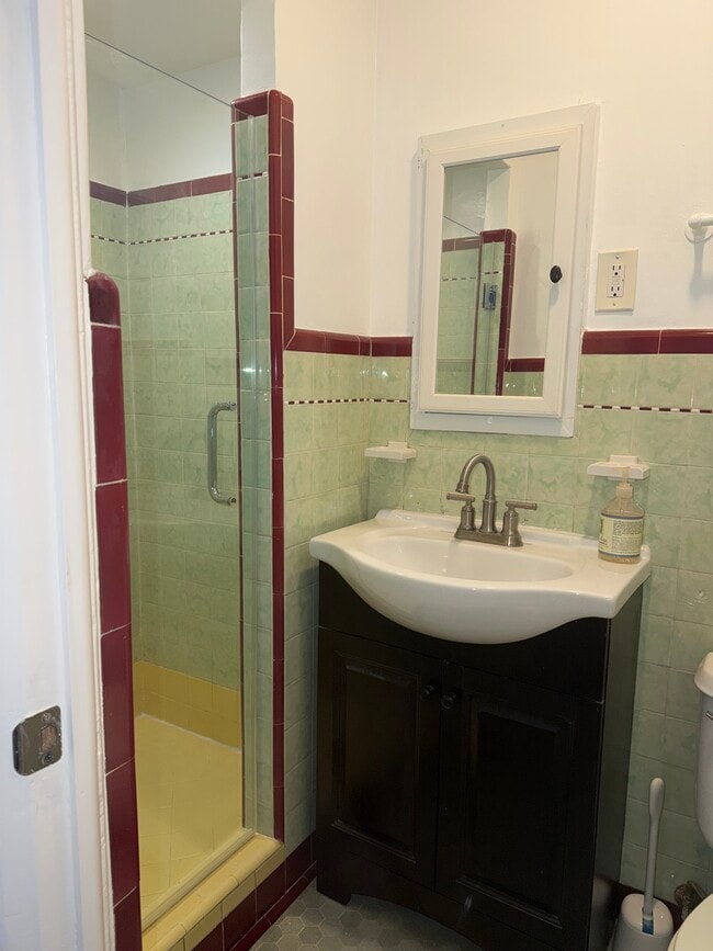 Building Photo - 1267 S Dunsmuir Ave