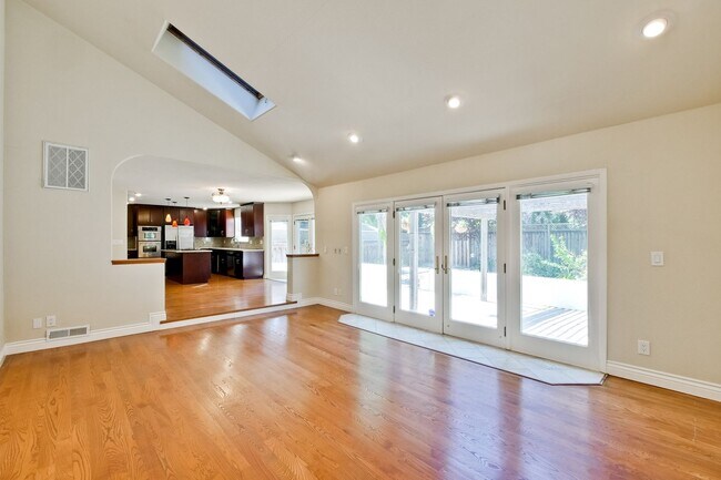 Building Photo - Gorgeous Willow Glen Two Story Home Availa...