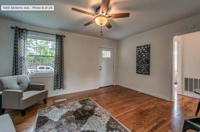 Building Photo - 2 bd/ 1bth w/ heated storage shed/studio, fenced yard