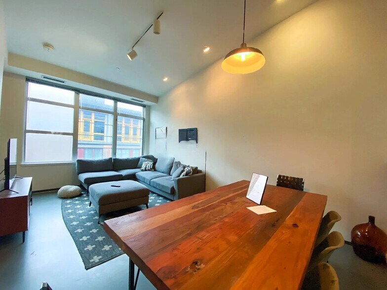 Building Photo - 160 E Berkeley St