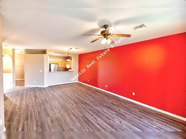 Building Photo - 606 W Woodfield Ct