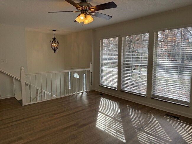 Building Photo - ** Beautiful 4 bedroom House in Farragut Area **