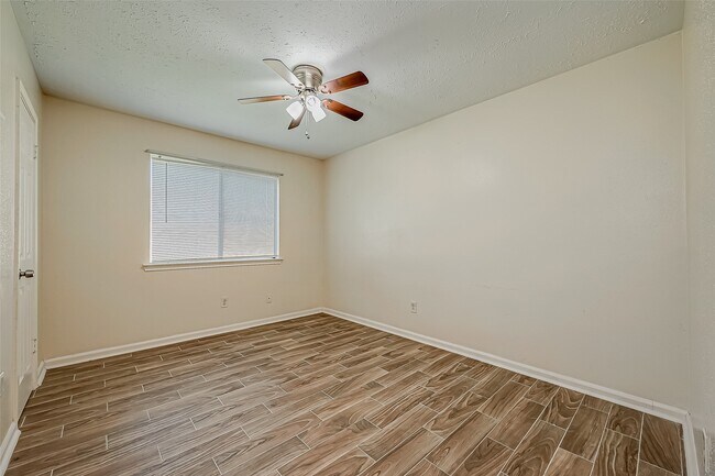 Building Photo - 1490 Hunters Park Dr