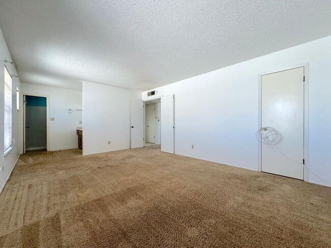 Building Photo - Northeast El Paso 3 Bed 2 Bath in Apollo Heights Neighborhood!